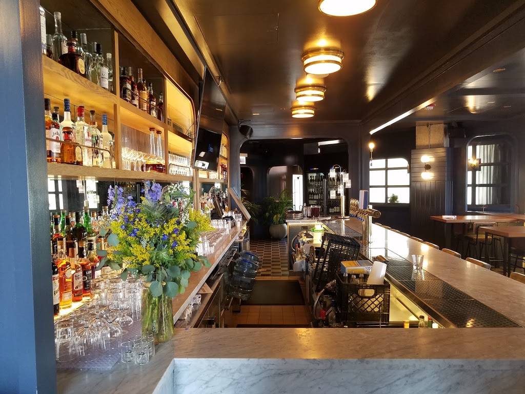 Dutch & Docs | restaurant | 3600 N Clark St, Chicago, IL 60613, USA | 7733600207 OR +1 773-360-0207