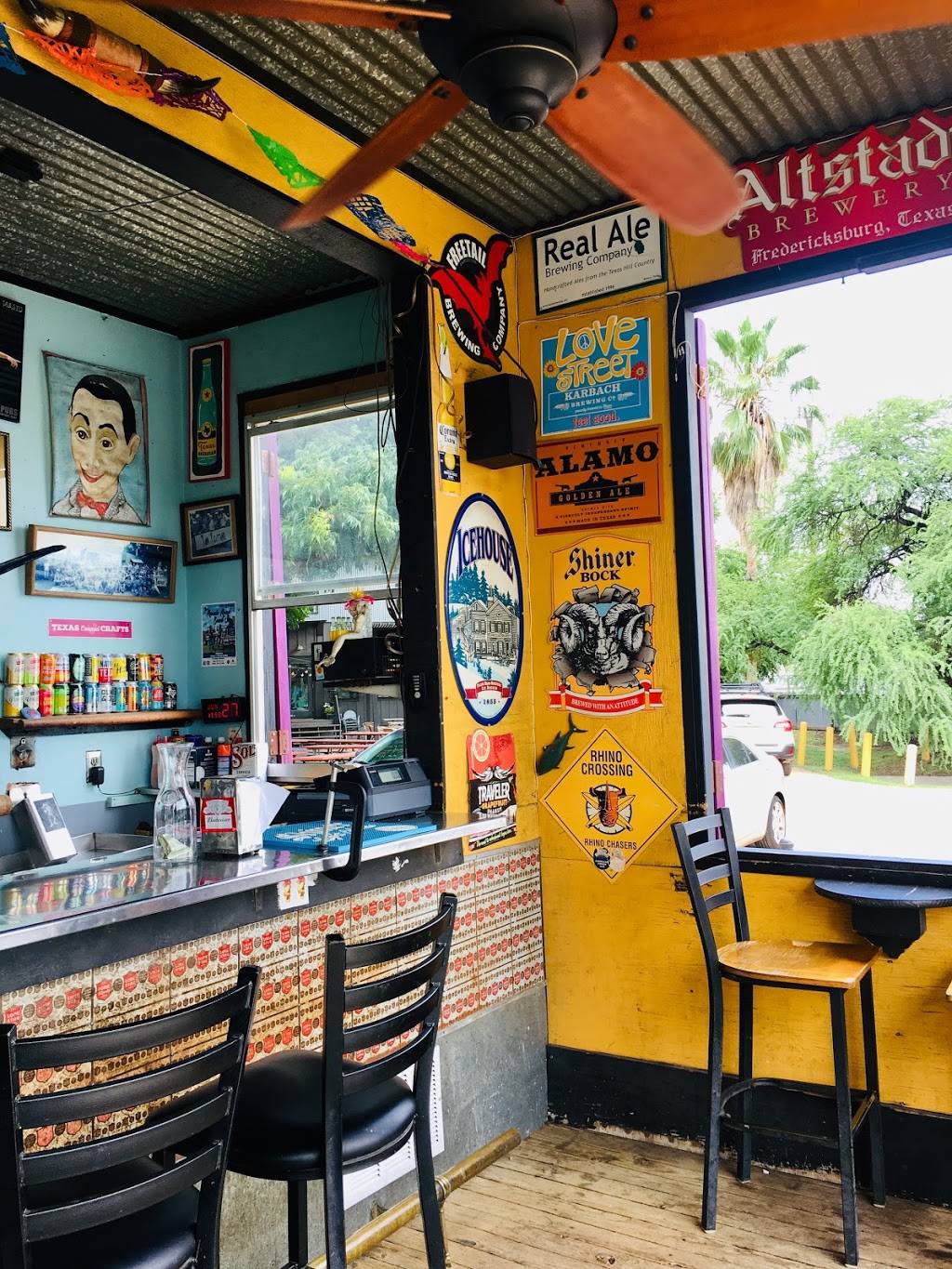 La Tuna Icehouse & Grill | restaurant | 100 Probandt St, San Antonio, TX 78204, USA | 2102125727 OR +1 210-212-5727