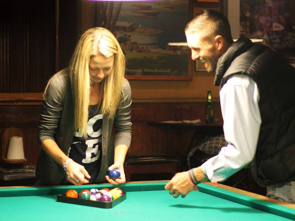 Fast Eddies Billiards | restaurant | 7616 Culebra Rd, San Antonio, TX 78251, USA | 2103905212 OR +1 210-390-5212