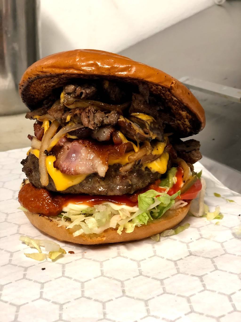 Dibens Burgers & Wings | restaurant | 5604 S Congress Ave, Austin, TX 78745, USA | 5127200725 OR +1 512-720-0725