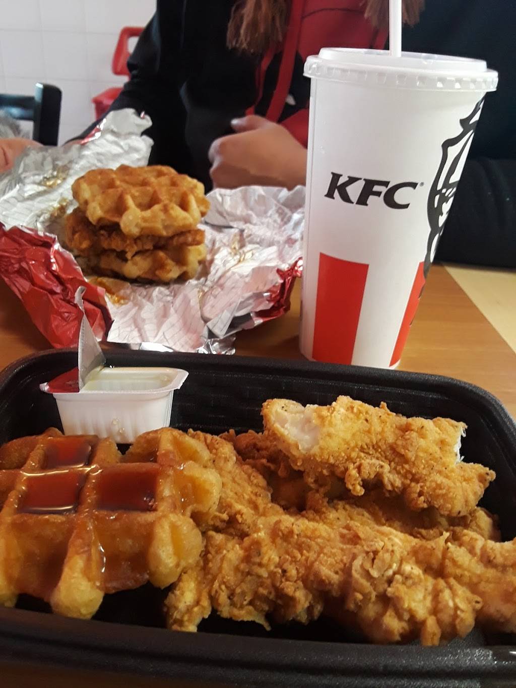 KFC | restaurant | 5380 Pearl Rd, Parma, OH 44129, USA | 4408847100 OR +1 440-884-7100