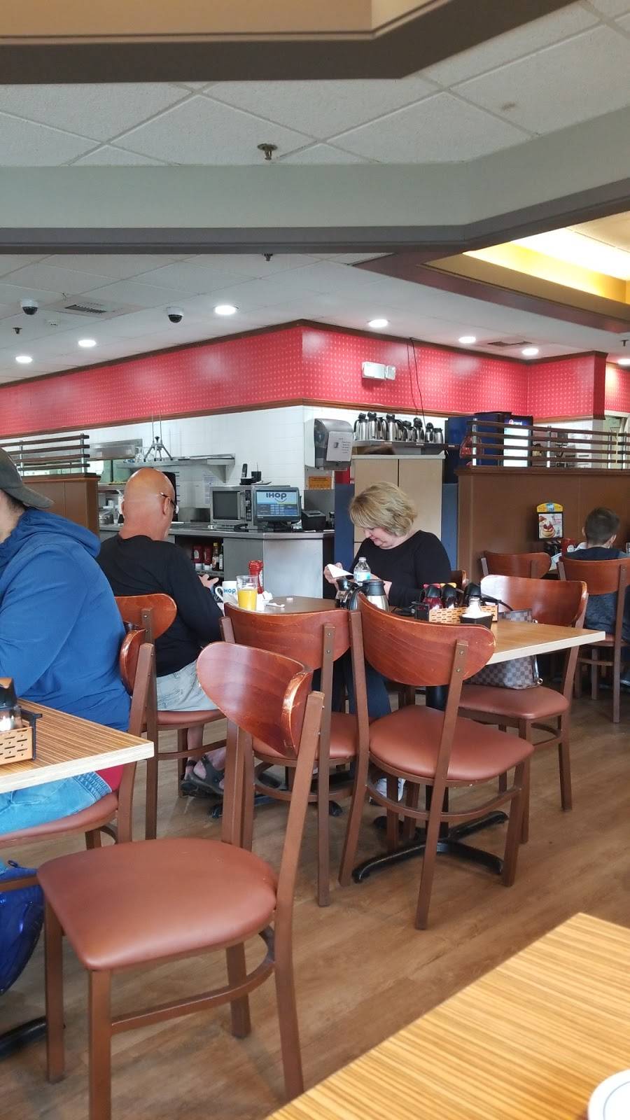 IHOP | restaurant | 528 S Broadway, Salem, NH 03079, USA | 6038709081 OR +1 603-870-9081