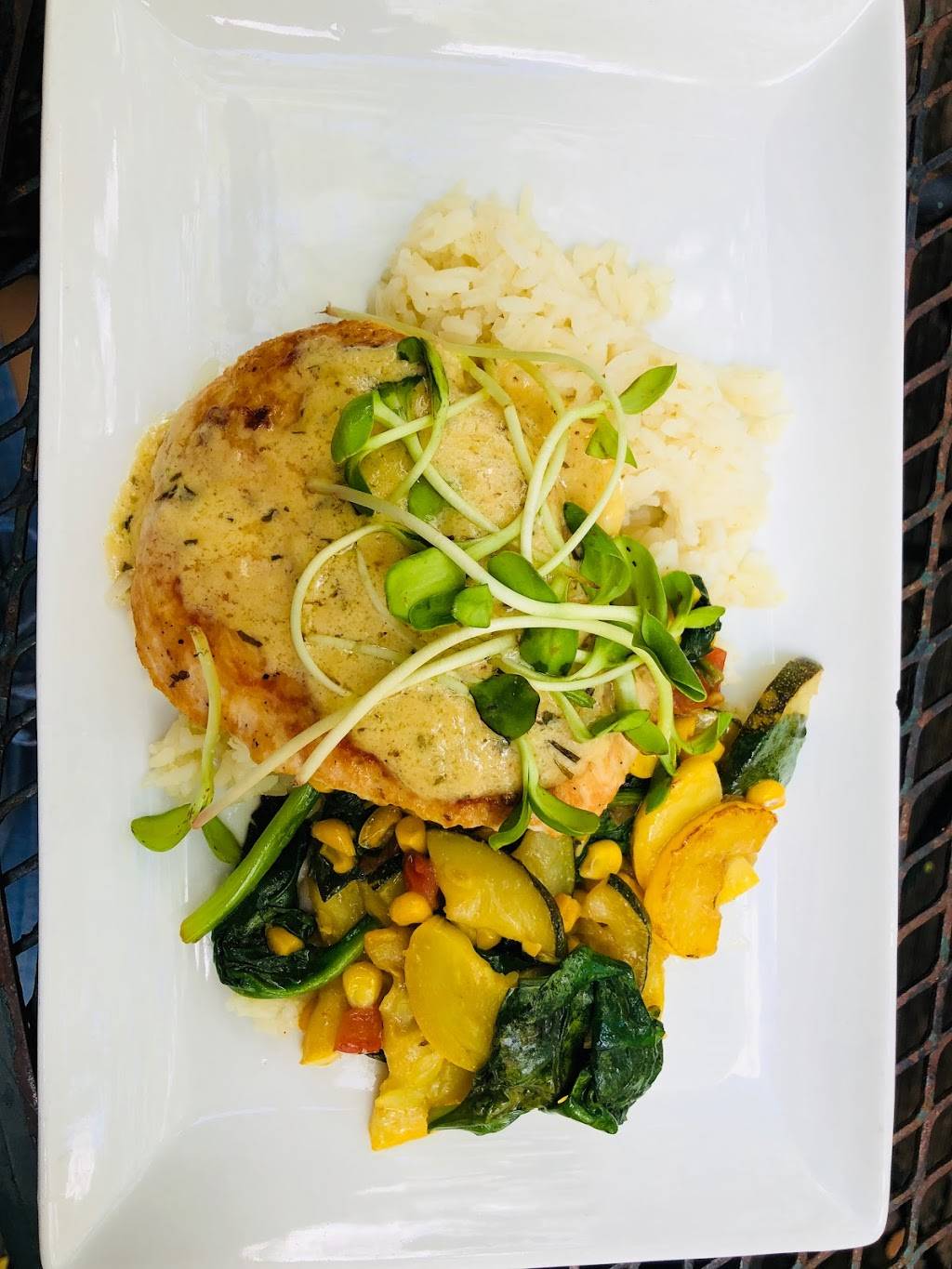 The River House | restaurant | 1617 New Braunfels St, New Braunfels, TX 78130, USA | 8306080690 OR +1 830-608-0690