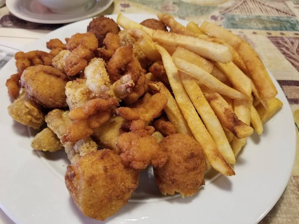 The Catfish Place | restaurant | 311 S Forest Ave, Apopka, FL 32703, USA | 4078897980 OR +1 407-889-7980