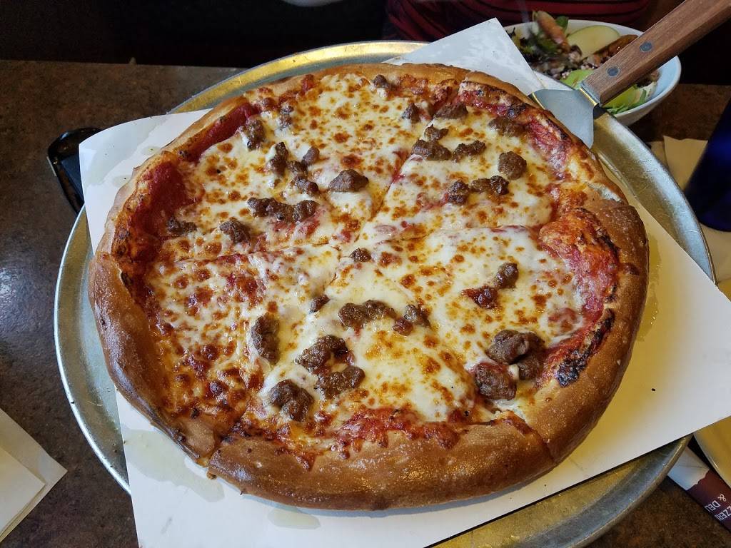 Gs Pizzeria | restaurant | 115 E Bay St, East Tawas, MI 48730, USA | 9893628659 OR +1 989-362-8659