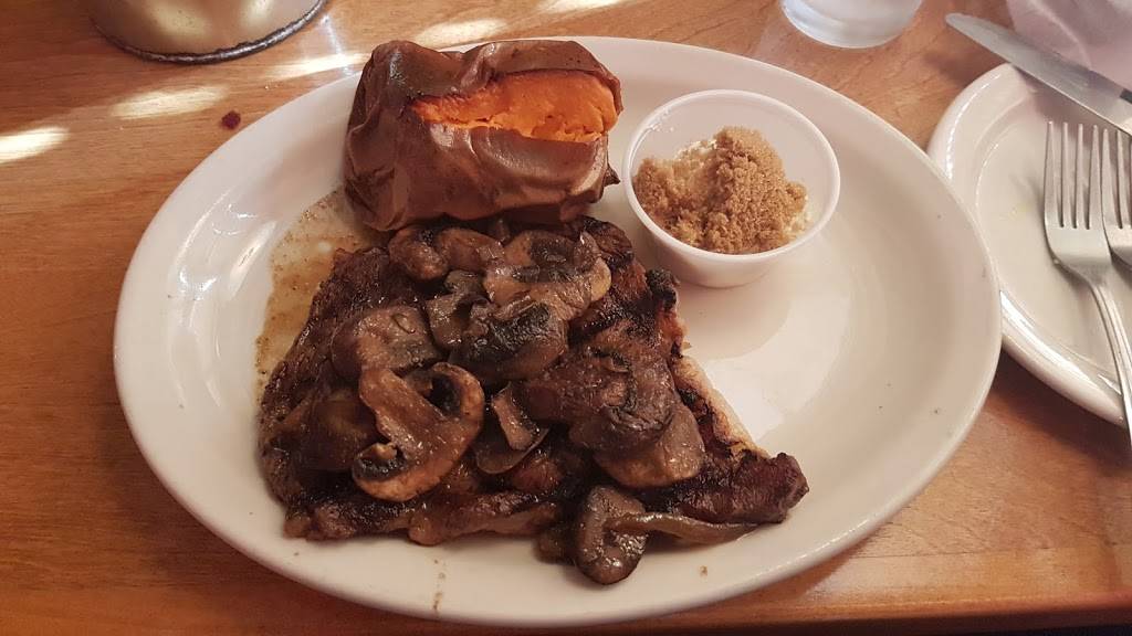 Texas Roadhouse | restaurant | 1885 Waddle Rd, State College, PA 16803, USA | 8142357427 OR +1 814-235-7427