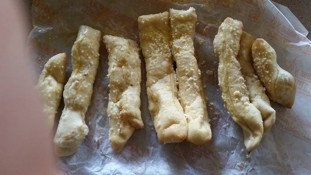 Little Caesars Pizza | meal takeaway | 7926 Cooley Lake Rd, Waterford Twp, MI 48327, USA | 2483631531 OR +1 248-363-1531