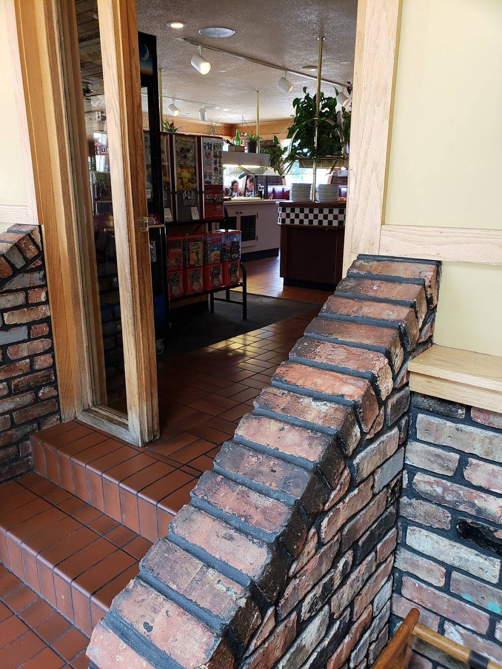 Pizza Hut | meal takeaway | 1640 1st St W, Independence, IA 50644, USA | 3193342515 OR +1 319-334-2515