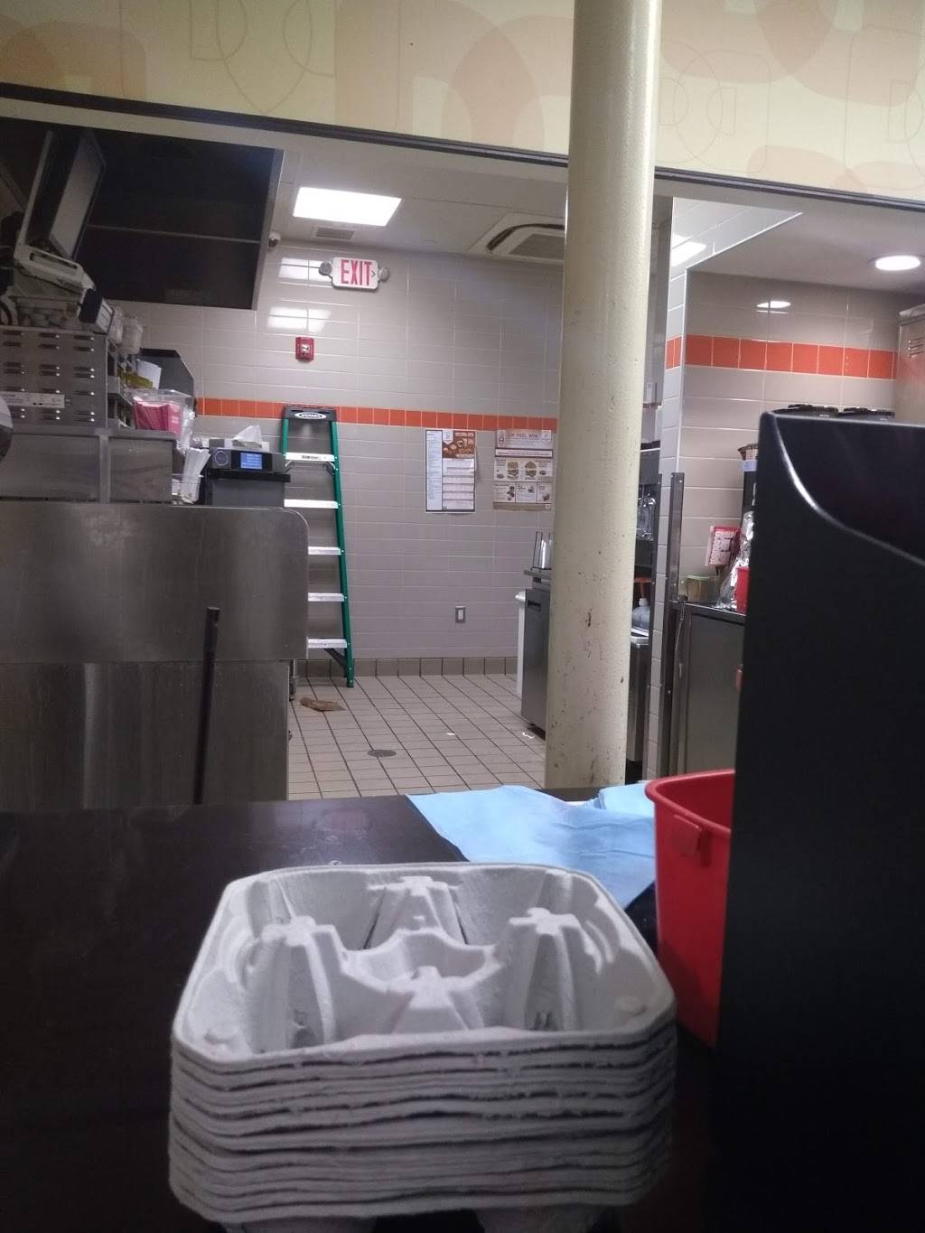 Dunkin Donuts | cafe | 4 Connecticut Turnpike, Fairfield, CT 06825, USA | 2039275261 OR +1 203-927-5261