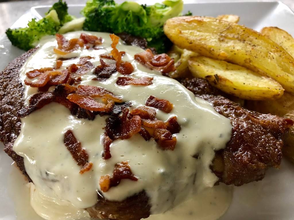 Mancusos Restaurant & Bar | restaurant | 601 Kings Hwy E, Fairfield, CT 06825, USA | 2033675359 OR +1 203-367-5359