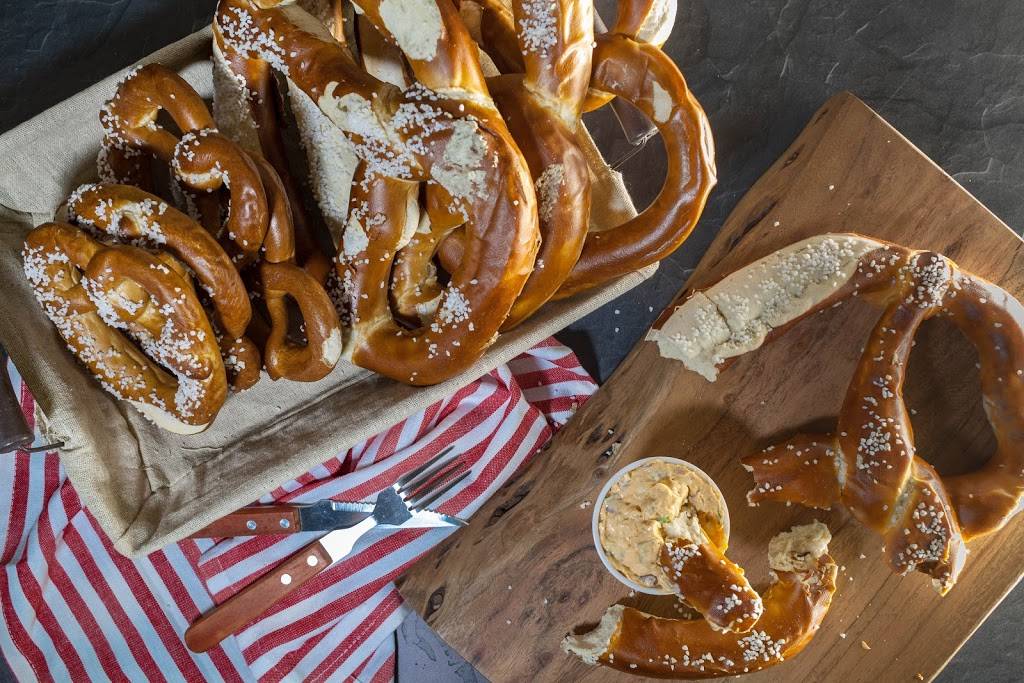 Schulzes Schnitzel Kitchen | restaurant | 126 Bernard Ave, Knoxville, TN 37917, USA | 8002459764 OR +1 800-245-9764