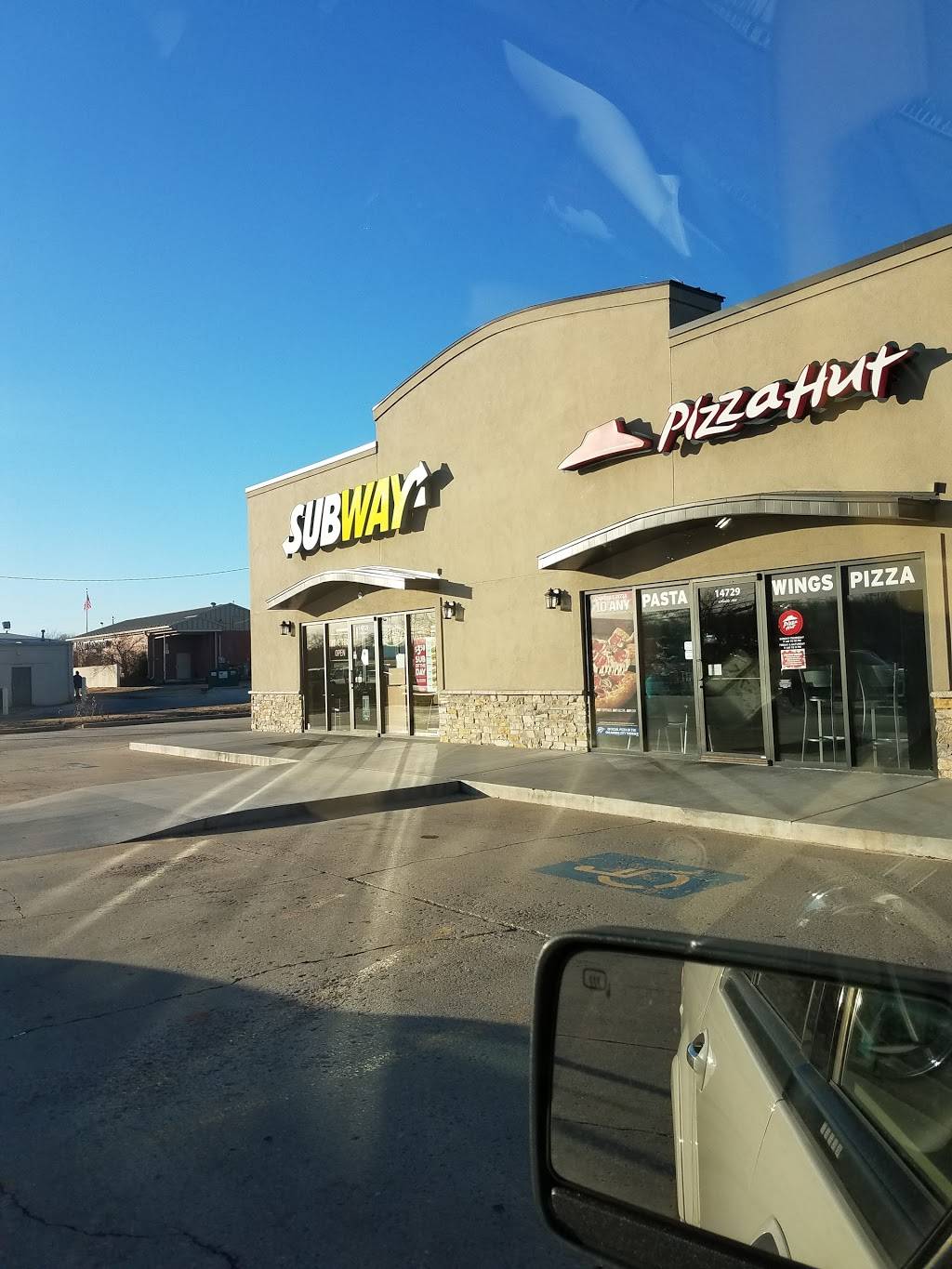 Pizza Hut | meal takeaway | 14729 NE 23rd St Suite 103, Choctaw, OK 73020, USA | 4052816772 OR +1 405-281-6772