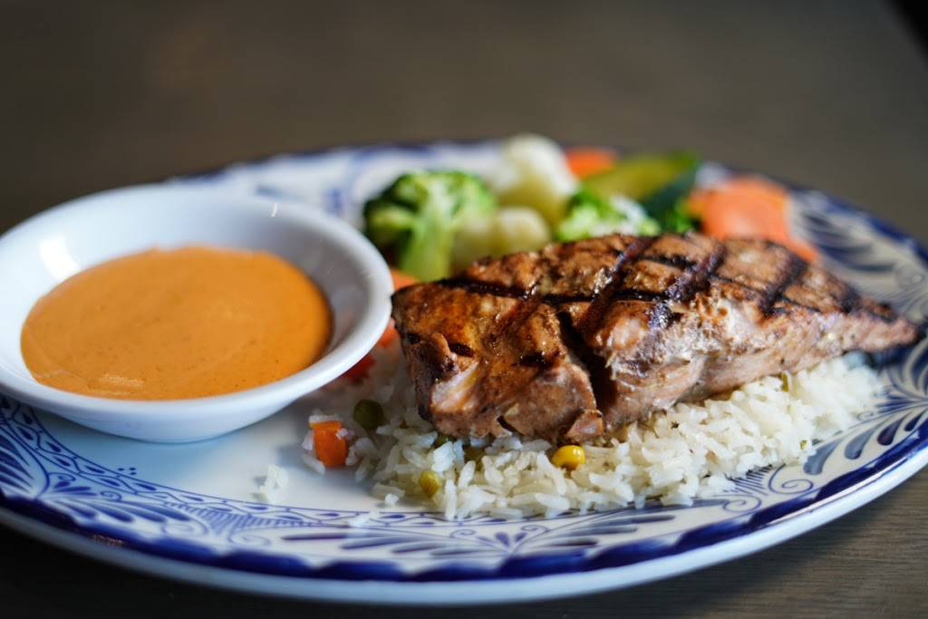 Julios Mexican Food | restaurant | Cimarron Market, 7470 N Resler Dr, El Paso, TX 79911, USA | 9155812242 OR +1 915-581-2242