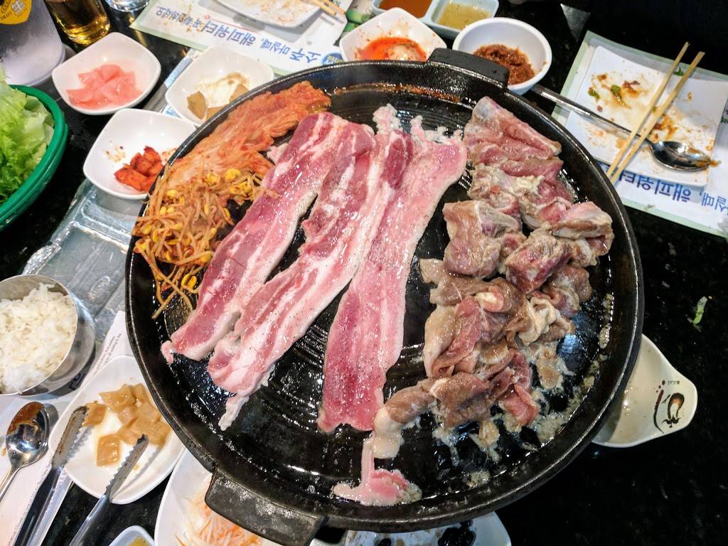Gogi | restaurant | 6240 N California Ave, Chicago, IL 60659, USA | 7732746669 OR +1 773-274-6669