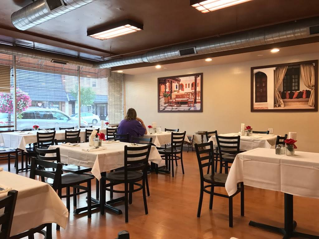 Mauras Mediterranean Cuisine | restaurant | 31 N Cass Ave, Westmont, IL 60559, USA | 6305120010 OR +1 630-512-0010