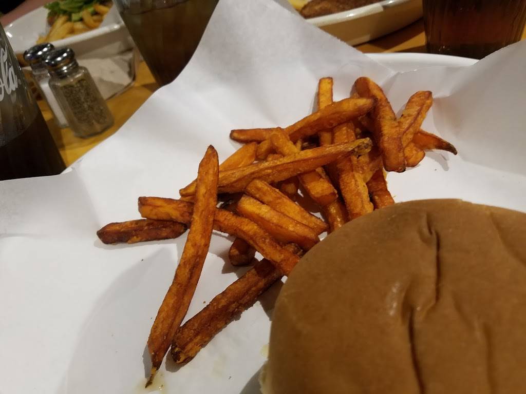 Monsoon Burger | restaurant | 321 Texas St, Fairfield, CA 94533, USA | 7074299888 OR +1 707-429-9888