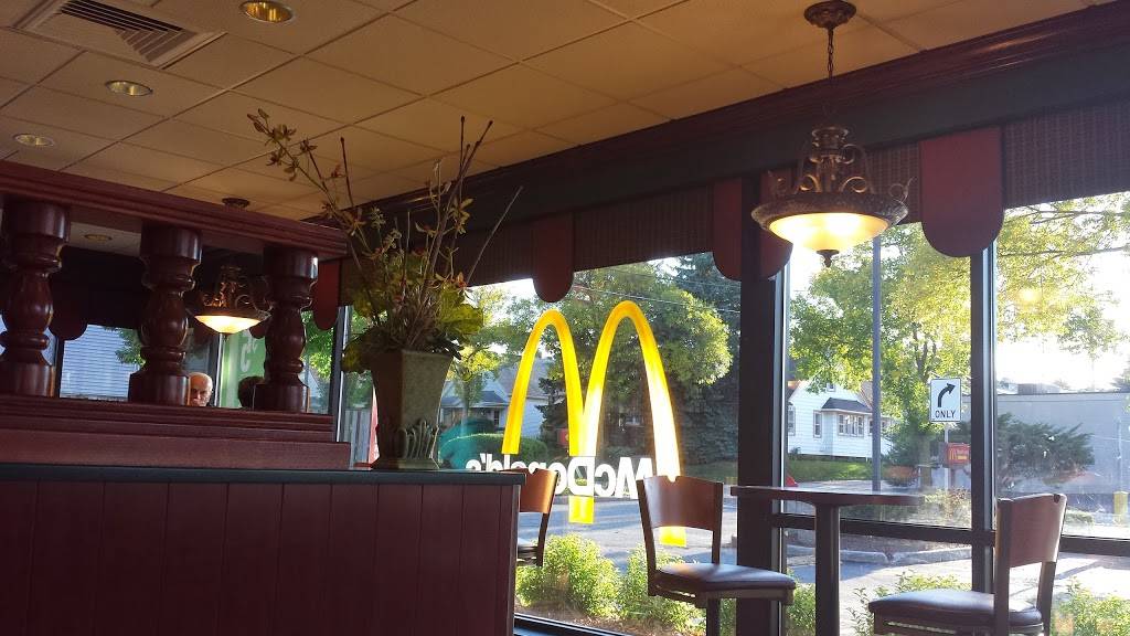 McDonalds | cafe | 617 W Oklahoma Ave, Milwaukee, WI 53215, USA | 4144823336 OR +1 414-482-3336
