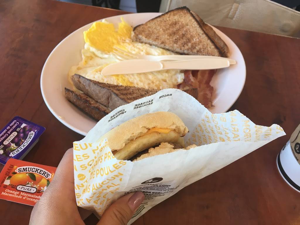 A&W Canada | restaurant | 41 Edgewater St, Kanata, ON K2L 1V7, Canada | 6138369595 OR +1 613-836-9595