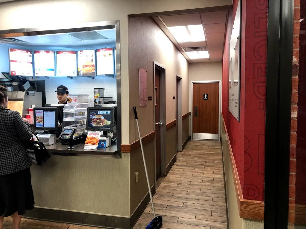 Wendys | restaurant | 32967 Michigan Ave, Wayne, MI 48184, USA | 7343265366 OR +1 734-326-5366
