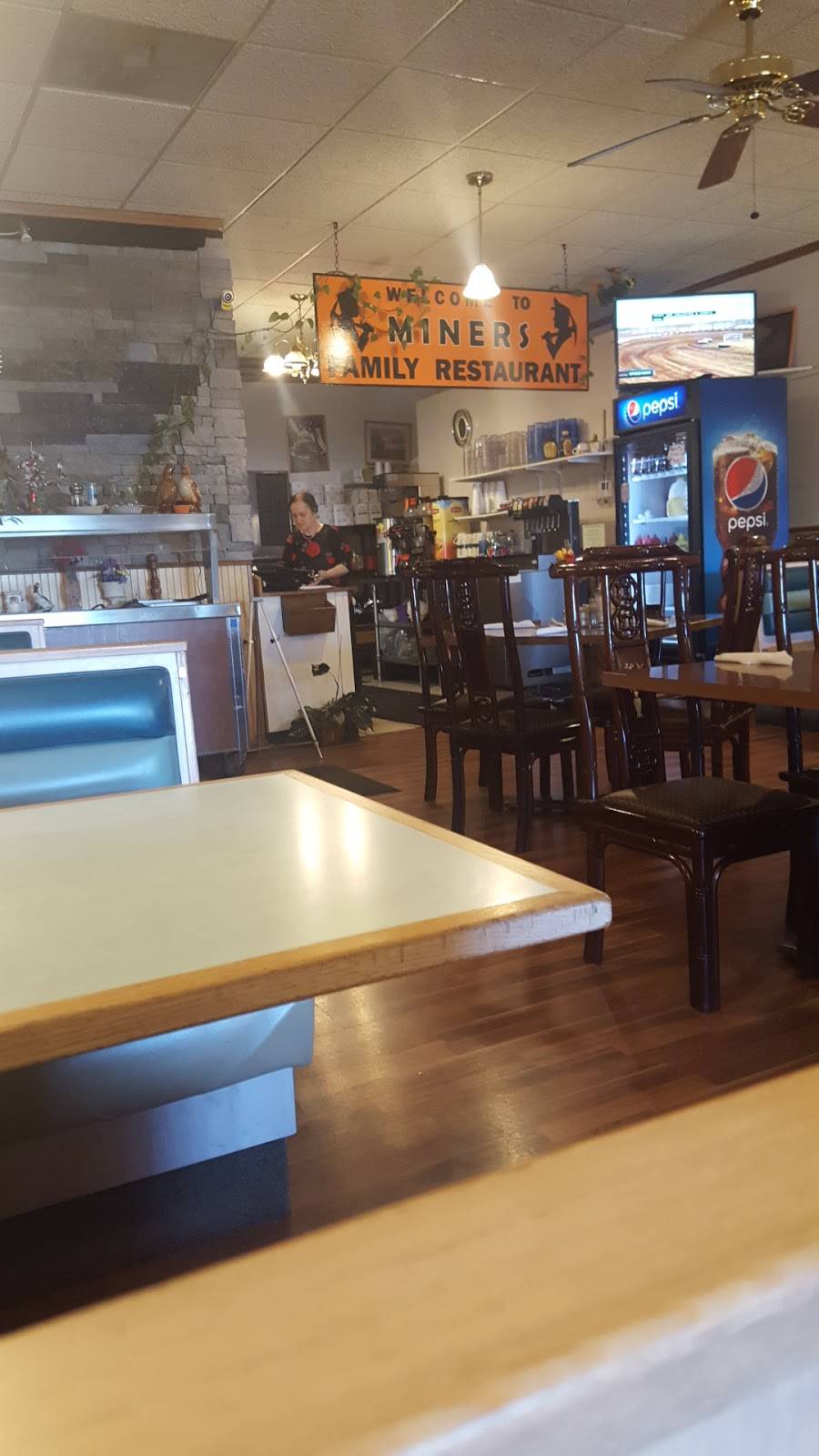 Miners Family Restaurant | restaurant | 304 S Macoupin St, Gillespie, IL 62033, USA | 2178394800 OR +1 217-839-4800
