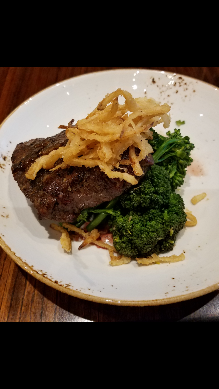 National Pastime Sports Bar & Grill | restaurant | 201 Waterfront St, Oxon Hill, MD 20745, USA | 3019654000 OR +1 301-965-4000