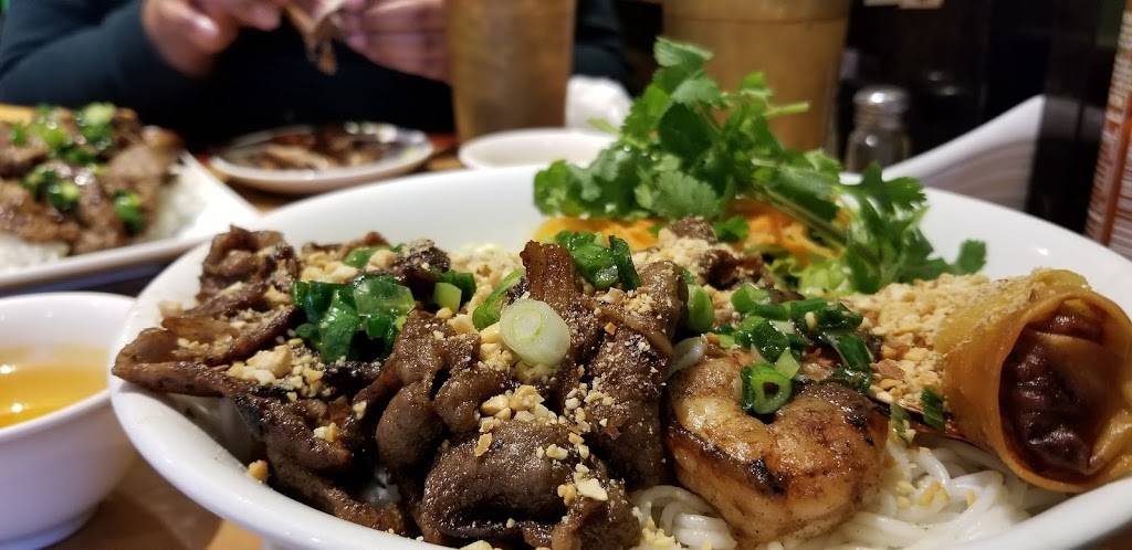 Pho Viet Saigon | restaurant | 18509 N Frederick Ave, Gaithersburg, MD 20879, USA | 3012082088 OR +1 301-208-2088