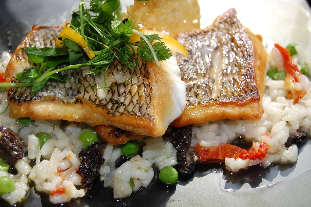 The Plaza Café | restaurant | 61 Hill St, Southampton, NY 11968, USA | 6312839323 OR +1 631-283-9323