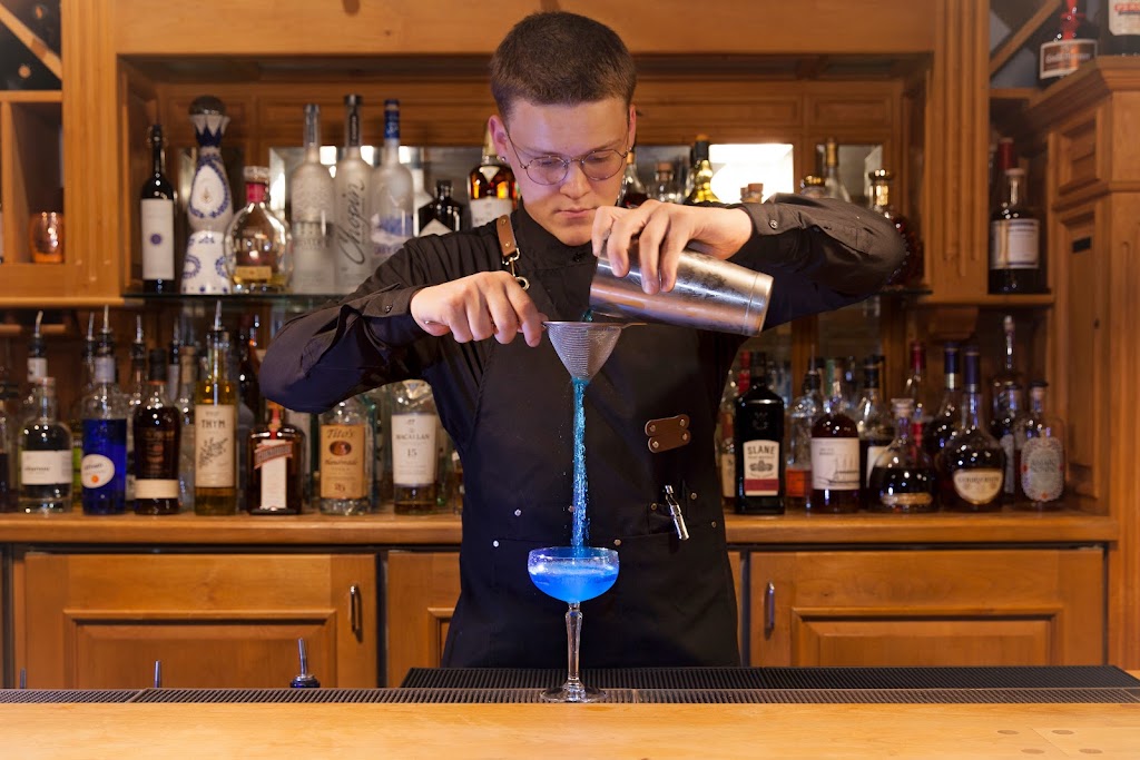 The Cellar | restaurant | 48688 Victoria Ln, Oakhurst, CA 93644, USA | 5596836860 OR +1 559-683-6860