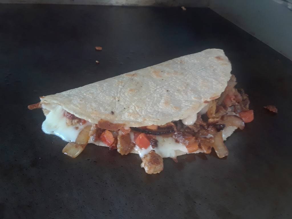 VIP Hot Dogs | restaurant | 883 E Pico Blvd, Los Angeles, CA 90021, USA | 3236299042 OR +1 323-629-9042