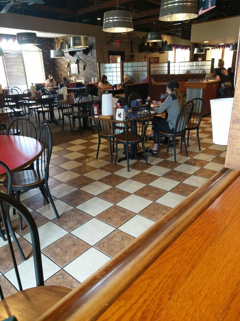 Bandanas Bar-B-Q | restaurant | 1 Ruggeri Dr, Wentzville, MO 63385, USA | 6368874050 OR +1 636-887-4050