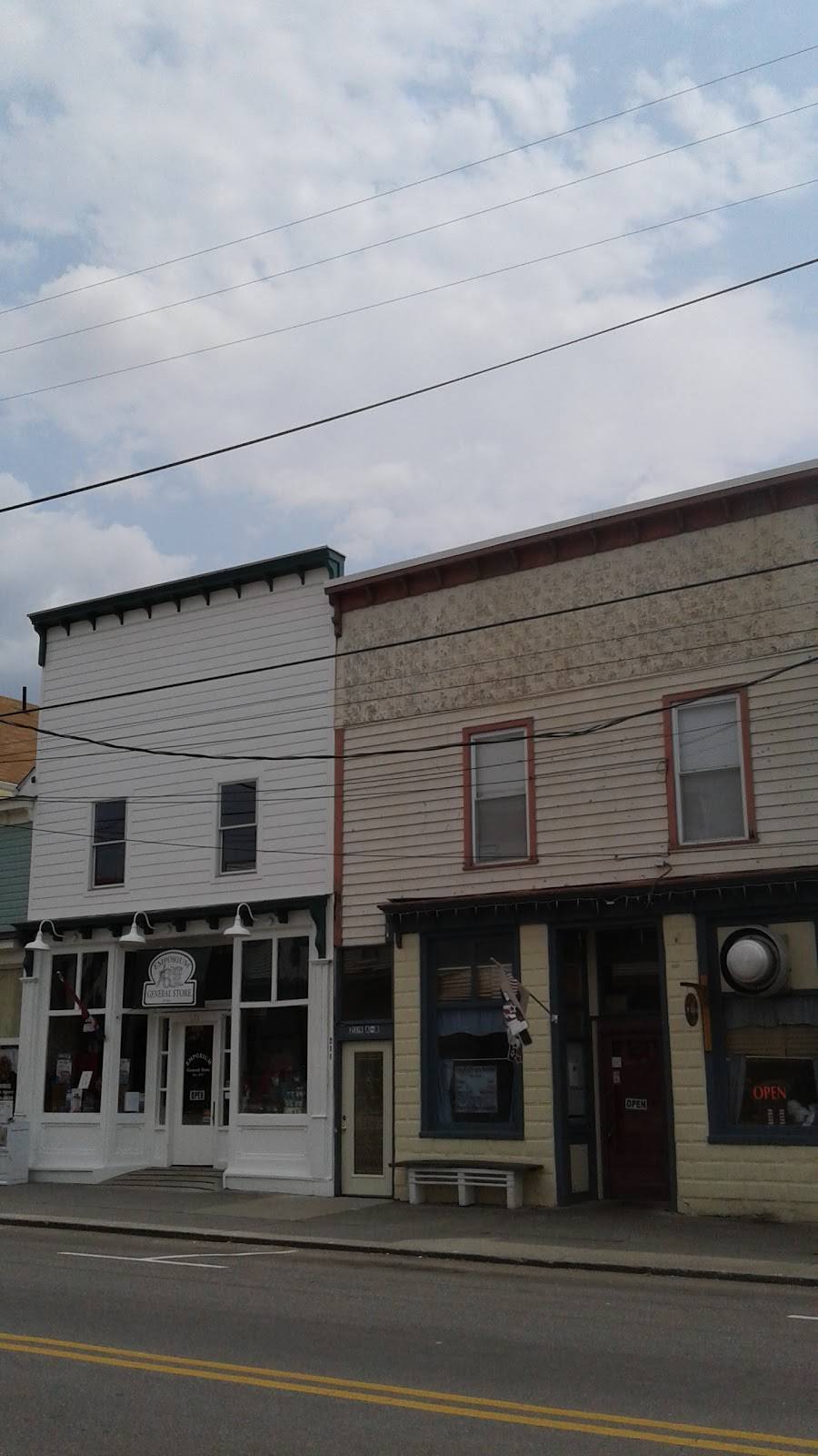 Hutch on Main | restaurant | 219 Main St, New Castle, VA 24127, USA | 5408648824 OR +1 540-864-8824