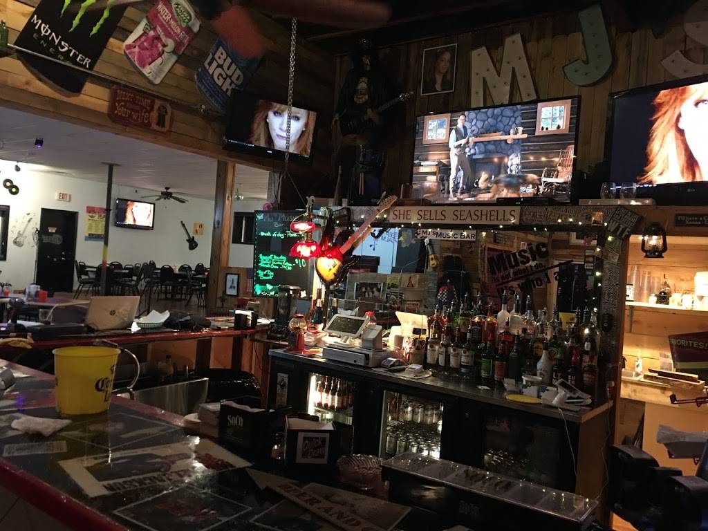 MJs Music Bar | restaurant | 609 NY-48, Fulton, NY 13069, USA | 3152974822 OR +1 315-297-4822