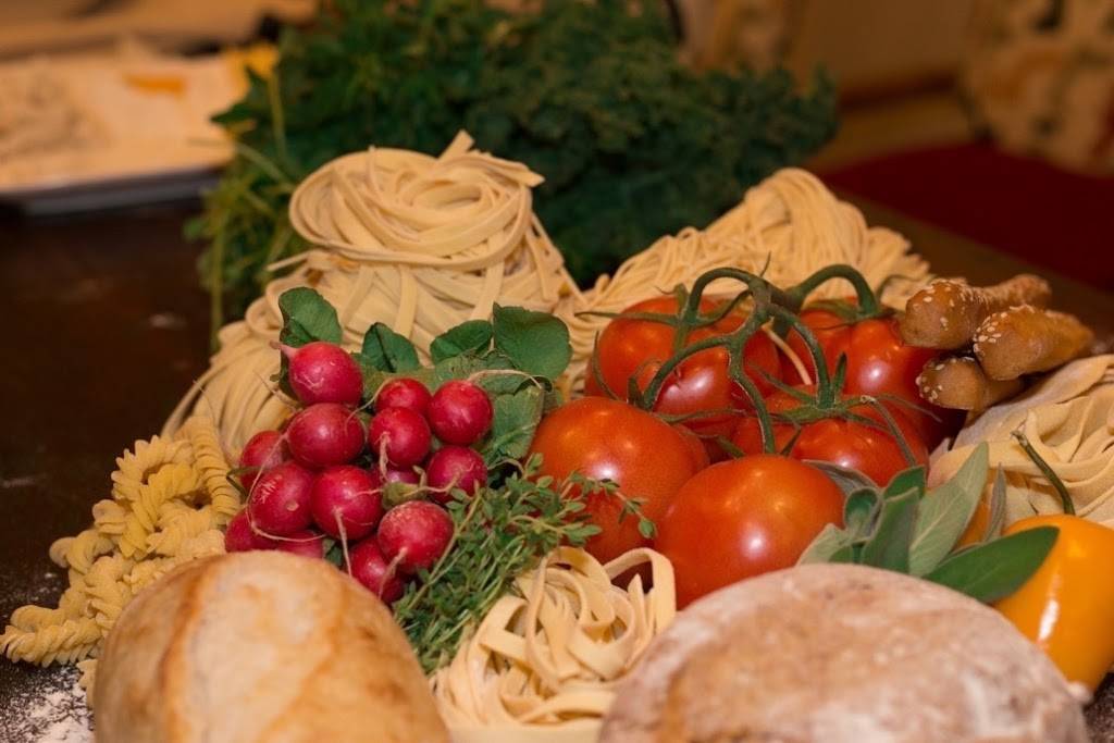 Market 2 Plate | restaurant | 2493 Park Ave, Tustin, CA 92782, USA | 9495353627 OR +1 949-535-3627