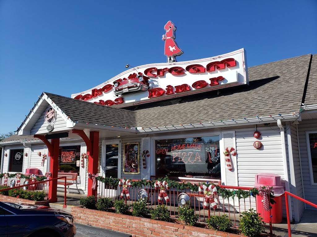 Cakes & Cream Fifties Diner & Drive In | restaurant | 2805 W 76 Country Blvd, Branson, MO 65616, USA | 4173344929 OR +1 417-334-4929