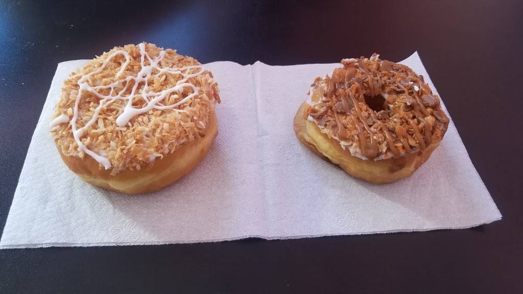 Nuts 4 Donuts | bakery | 19630 S Tamiami Trail, Fort Myers, FL 33908, USA | 2394320083 OR +1 239-432-0083