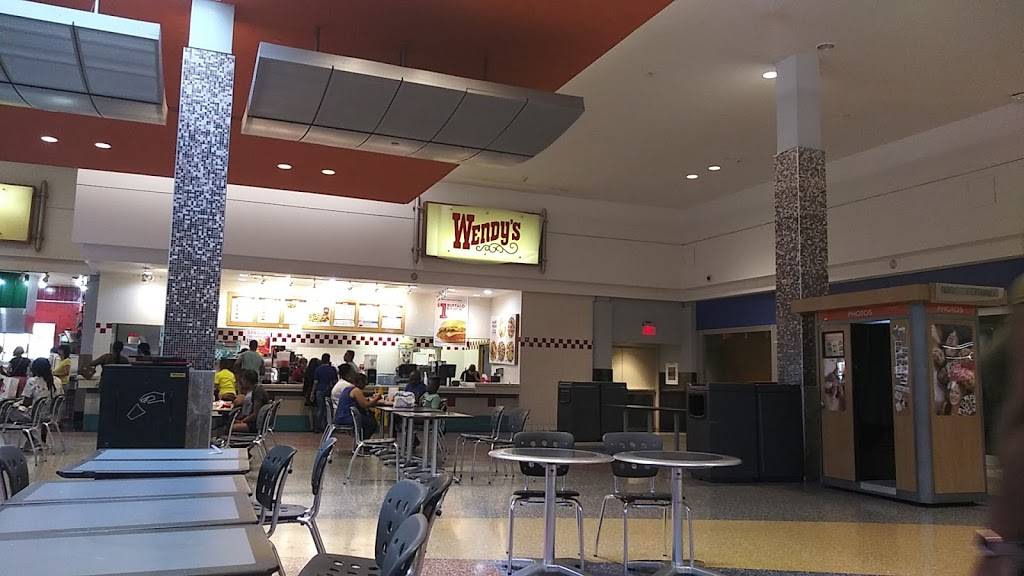 Wendys | restaurant | 2046 Green Acres Mall, Valley Stream, NY 11581, USA | 5168725450 OR +1 516-872-5450