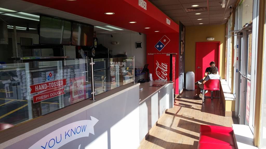 Dominos Pizza | meal delivery | 750 E Wisconsin Ave, Oconomowoc, WI 53066, USA | 2625696999 OR +1 262-569-6999