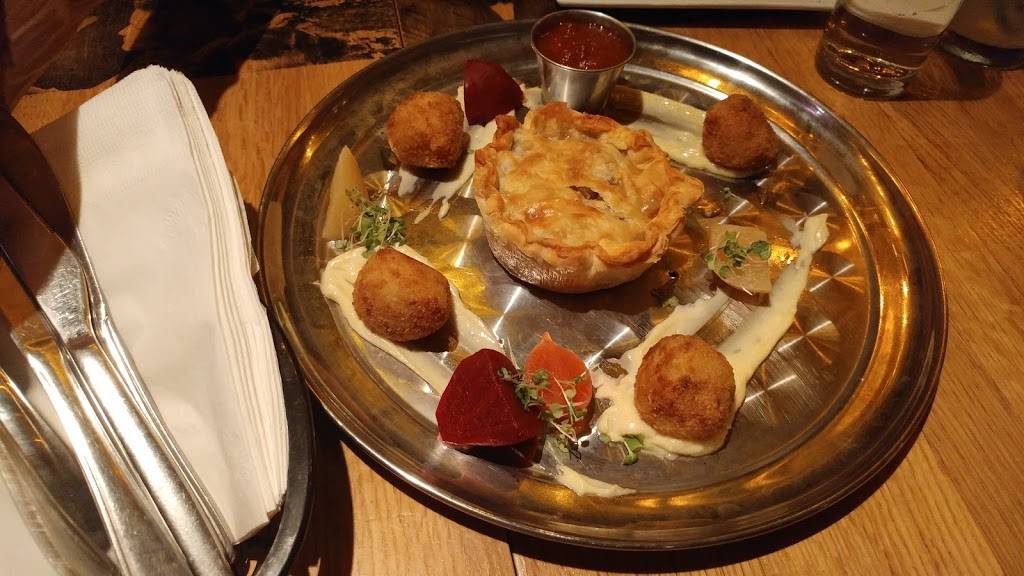 Huis Clos | restaurant | 7659 Rue Saint-Denis, Montréal, QC H2R 2E7, Canada | 5144198579 OR +1 514-419-8579