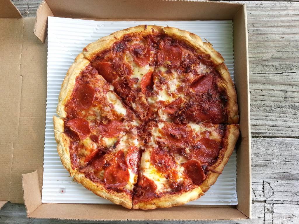 Pizza House | restaurant | 106 S Main St, Wellington, OH 44090, USA | 4406474348 OR +1 440-647-4348