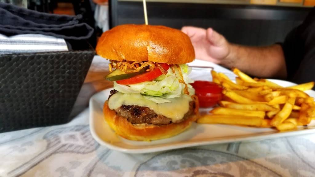 The Quiet Woman | restaurant | 3224 Pacific Coast Hwy, Corona Del Mar, CA 92625, USA | 9496407440 OR +1 949-640-7440