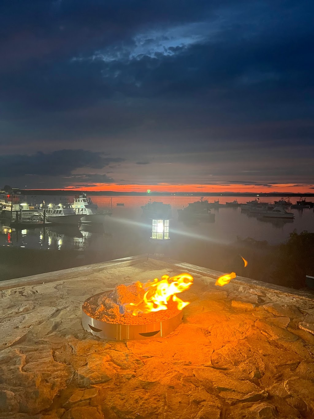 Ernies Seaside Restaurant | restaurant | 209 Ocean Blvd, Seabrook, NH 03874, USA | 6037607500 OR +1 603-760-7500