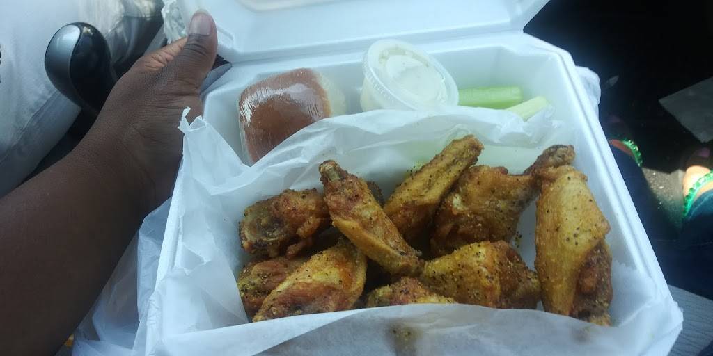 Hot Wings | restaurant | 3566 Towne Point Rd, Portsmouth, VA 23703, USA | 7574837880 OR +1 757-483-7880