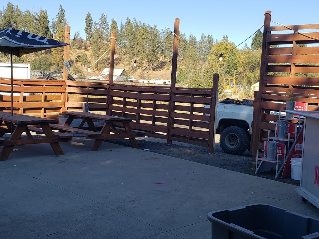 Frednecks Saloon and Beanery | restaurant | 130 W Emma St, Rockford, WA 99030, USA | 5092913880 OR +1 509-291-3880