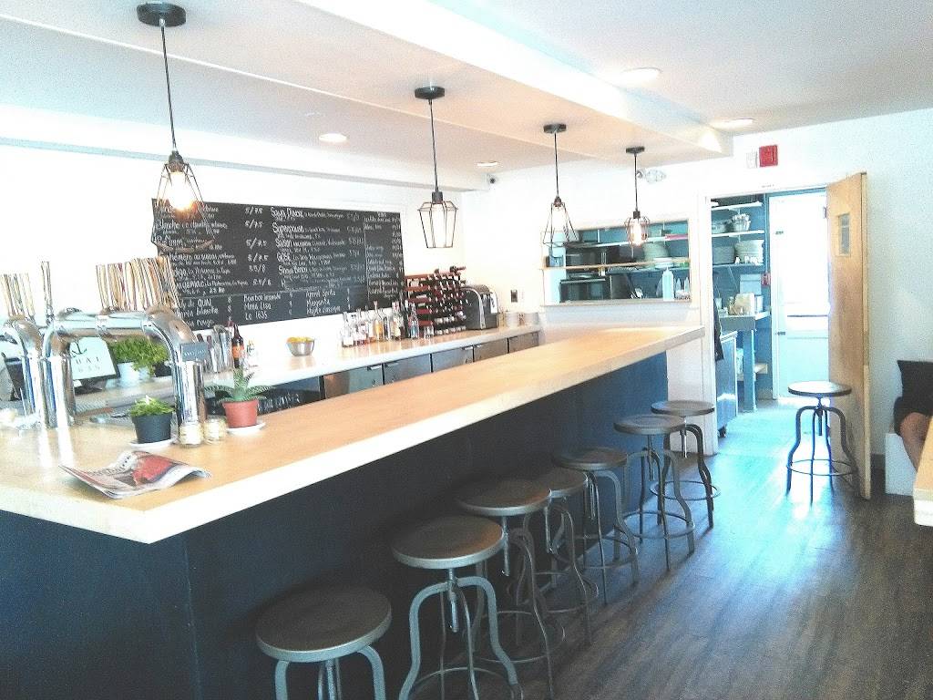 Quai 1635 | restaurant | 4155 Chemin de la Plage Jacques Cartier, Québec, QC G1Y 1W3, Canada | 4186517824 OR +1 418-651-7824