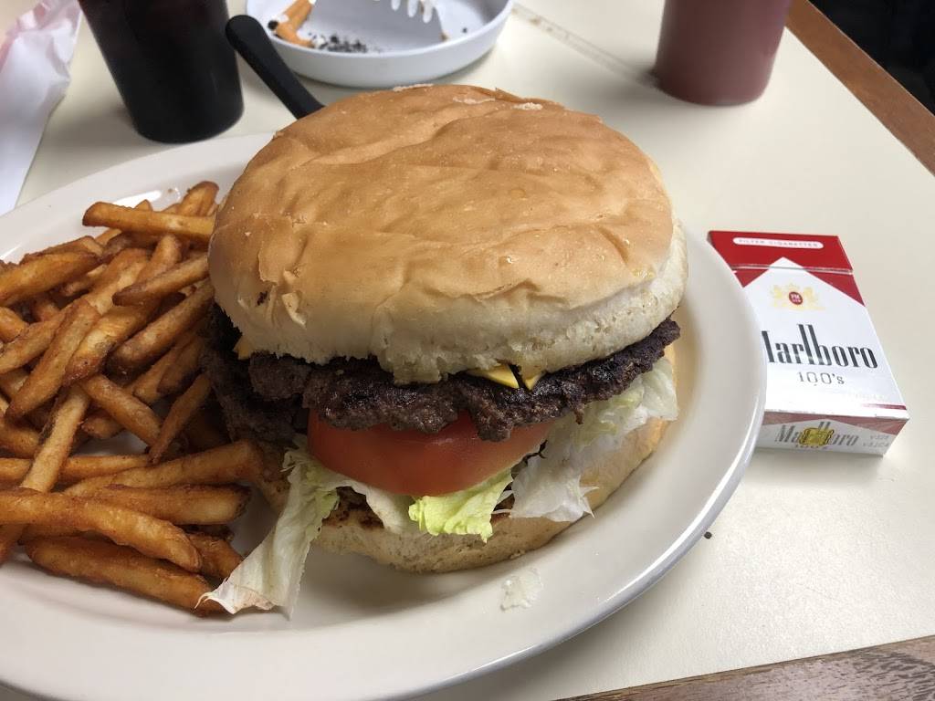 Cow Patties | restaurant | 606 Main St, Warsaw, MO 65355, USA | 6604386046 OR +1 660-438-6046