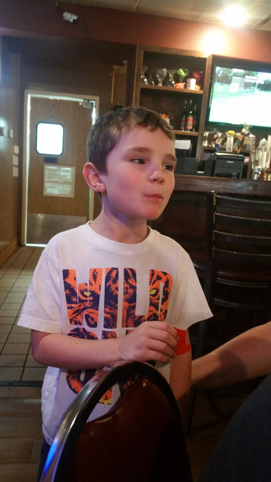 Fat Willys Family Sports Grill | restaurant | 2250 S Buttercup, Mesa, AZ 85209, USA | 4803540202 OR +1 480-354-0202