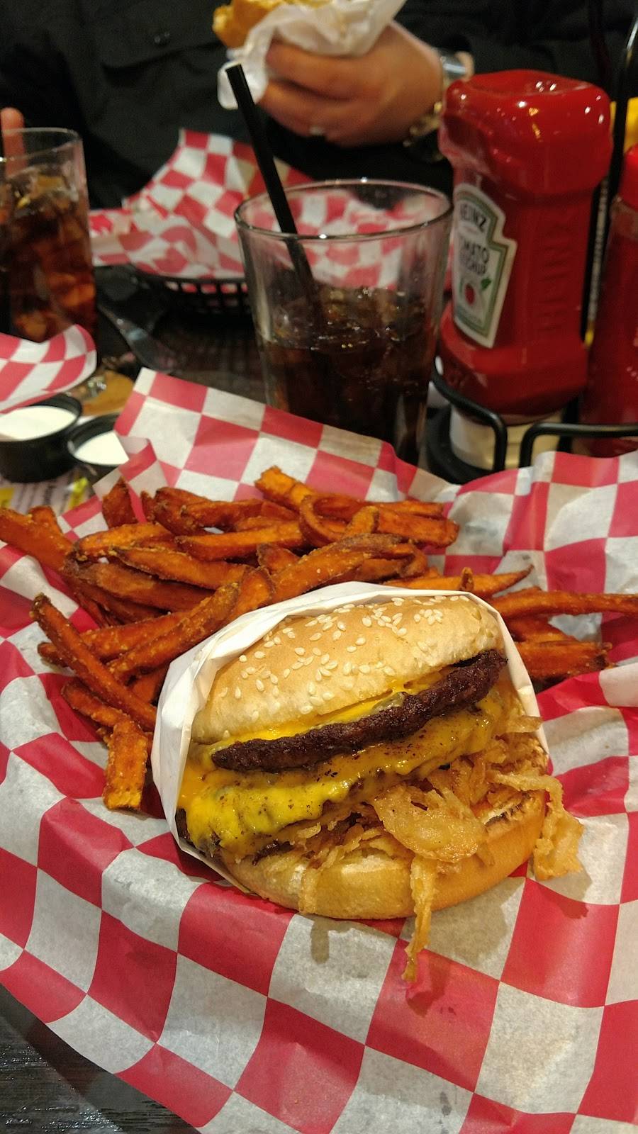 Red Robin Gourmet Burgers and Brews | restaurant | 3722 Potomac Cir, Grandville, MI 49418, USA | 6162573962 OR +1 616-257-3962