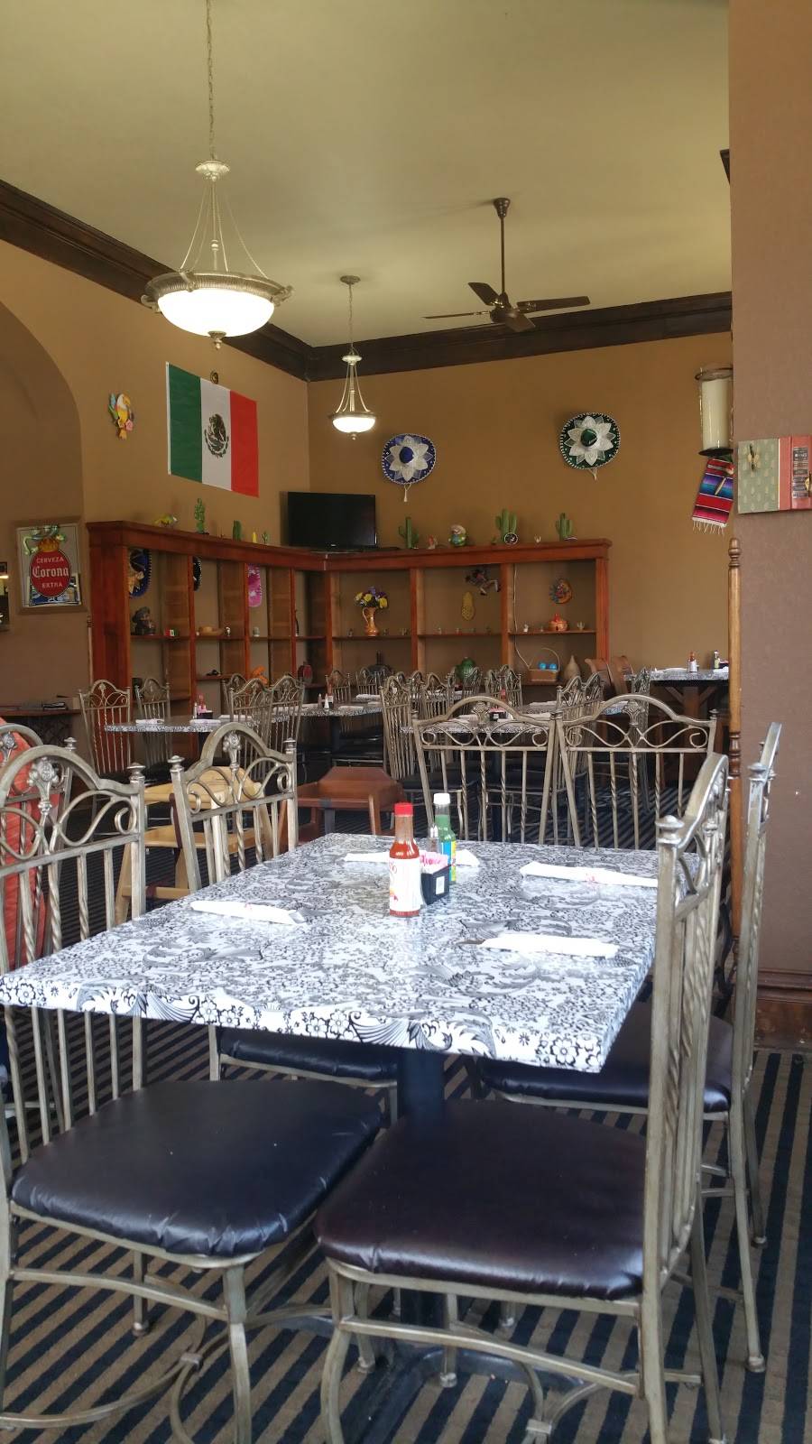 Wagon Wheel Restaurant-Lounge | restaurant | 116 N Illinois St, Lake City, IA 51449, USA | 7124643575 OR +1 712-464-3575