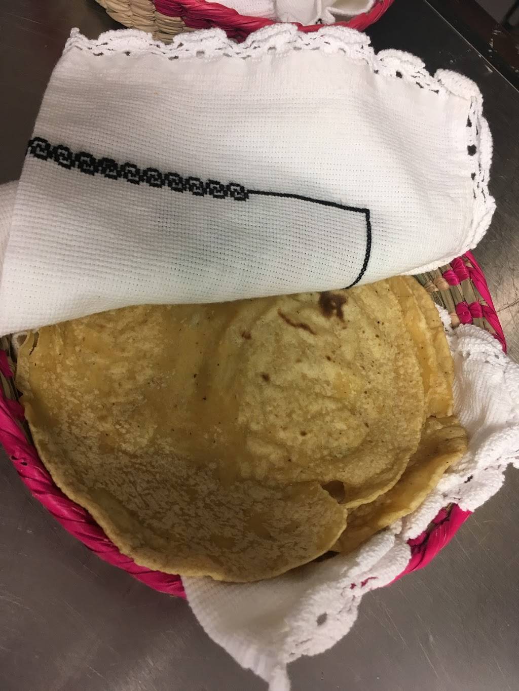 Antojitos Pozoleria | restaurant | 2459 S Homan Ave, Chicago, IL 60623, USA | 7739402665 OR +1 773-940-2665