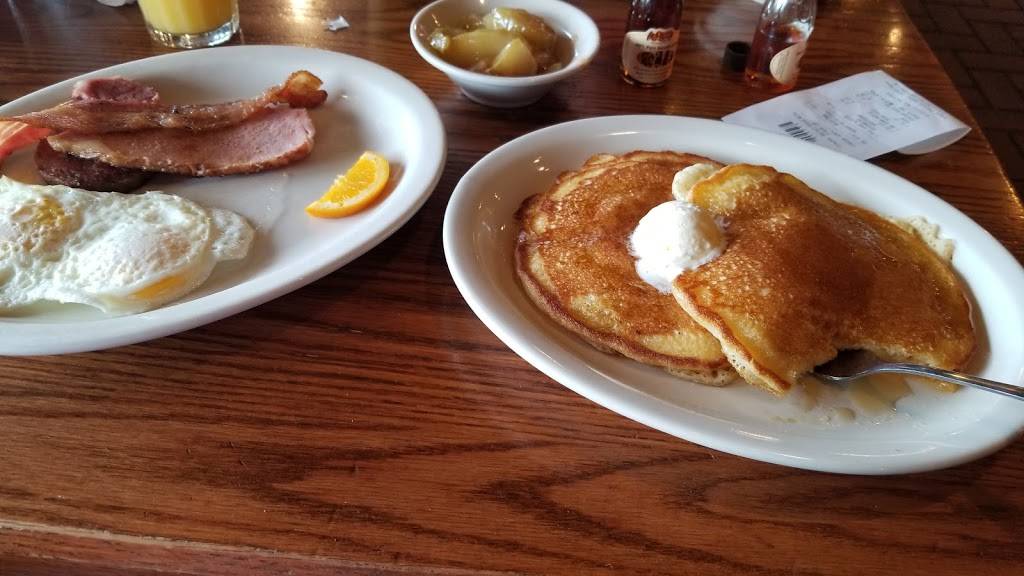 Cracker Barrel Old Country Store | restaurant | 980 E Ash St, Piqua, OH 45356, USA | 9377736605 OR +1 937-773-6605